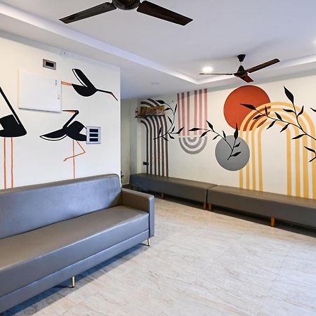 Super Townhouse De Alphabet Karmanghat ハイデラバード エクステリア 写真