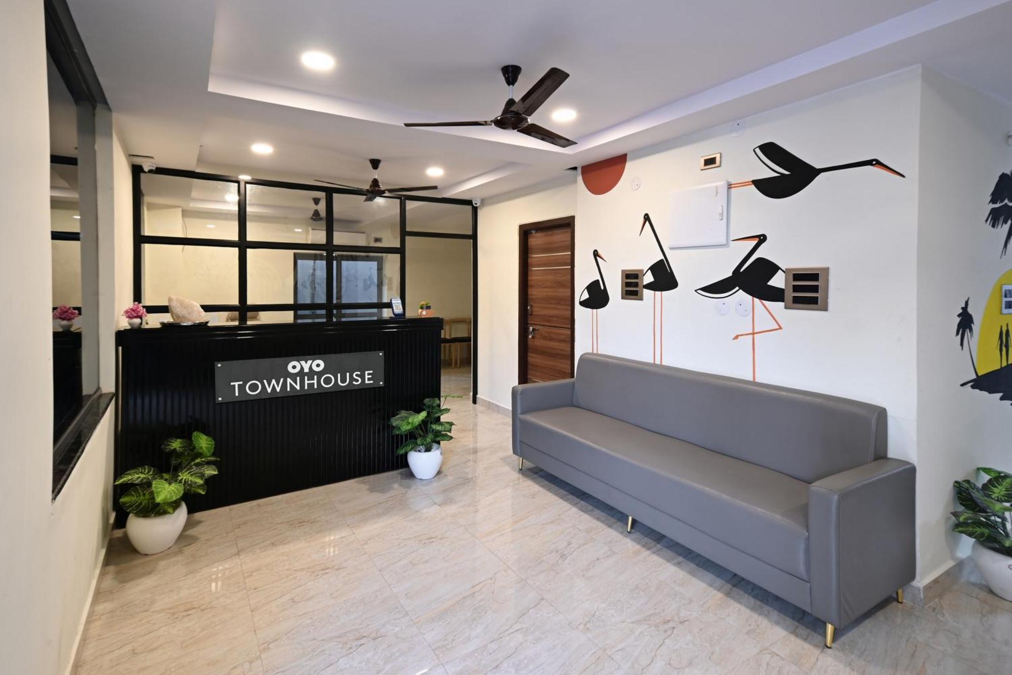 Super Townhouse De Alphabet Karmanghat ハイデラバード エクステリア 写真