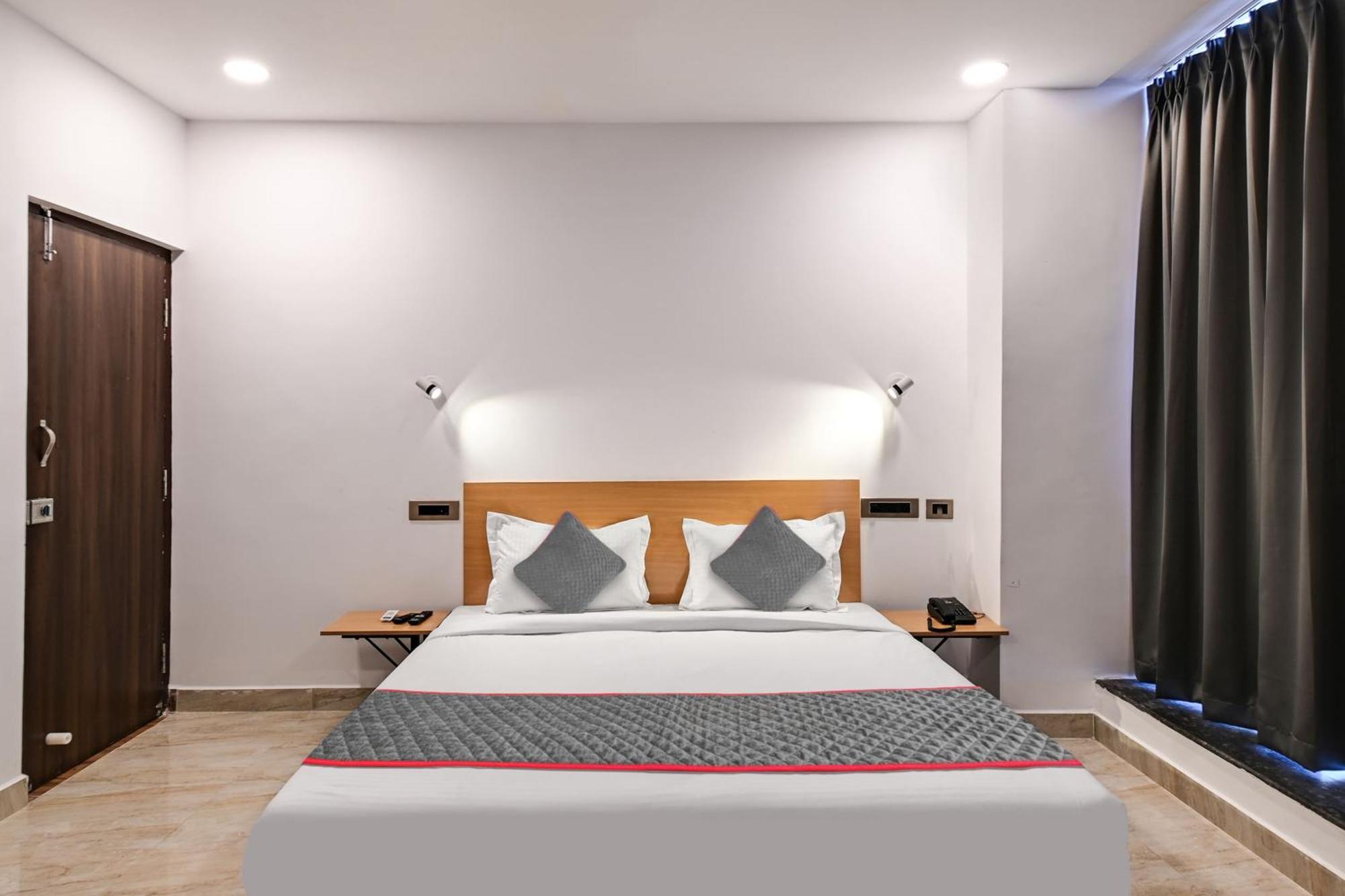 Super Townhouse De Alphabet Karmanghat ハイデラバード エクステリア 写真
