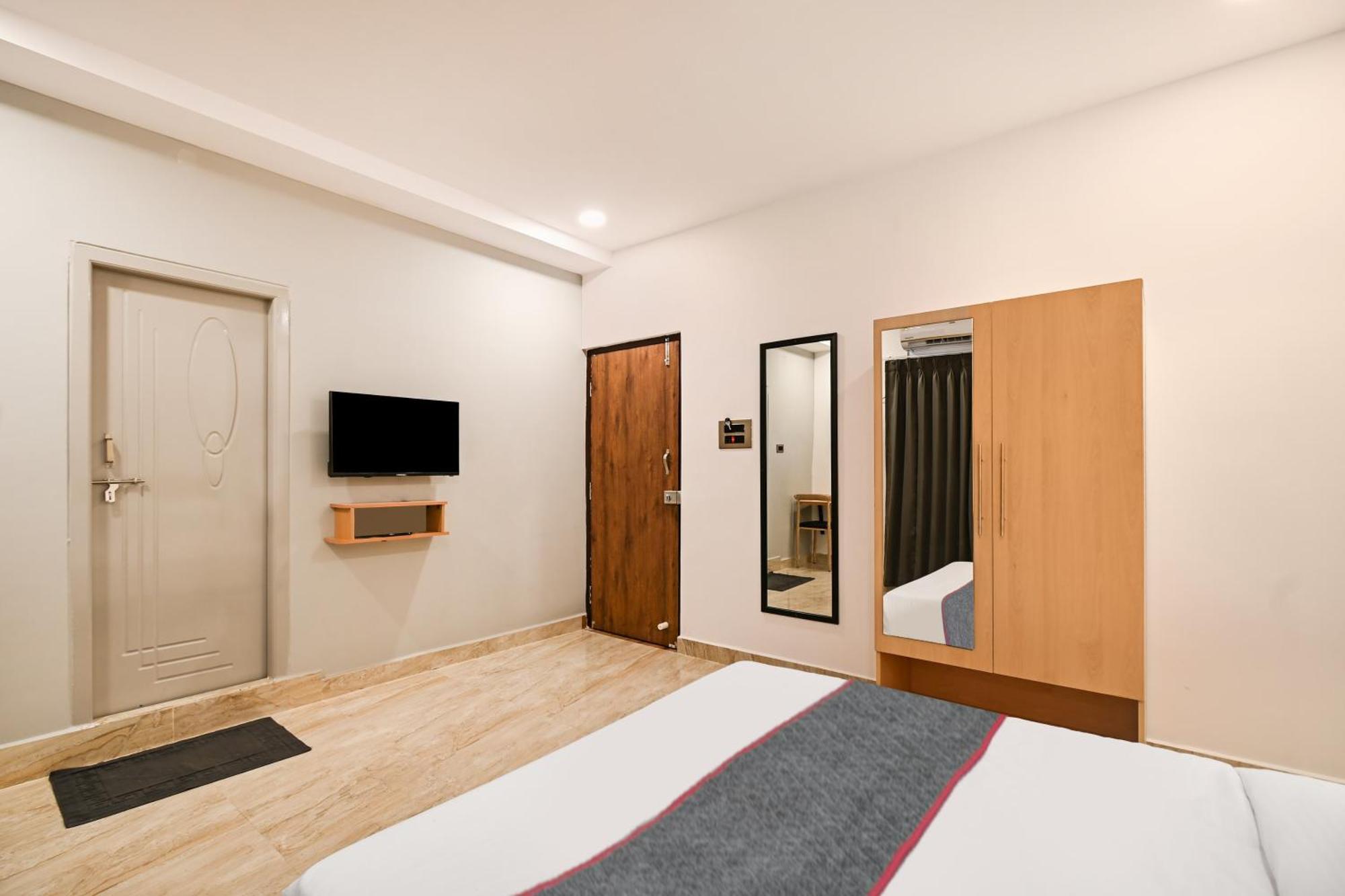 Super Townhouse De Alphabet Karmanghat ハイデラバード エクステリア 写真