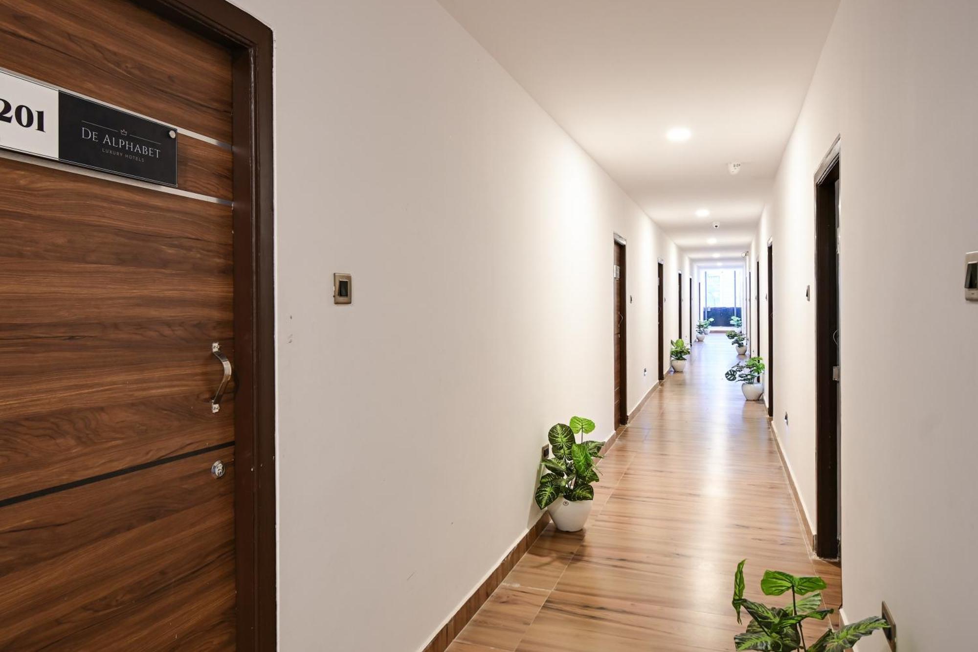 Super Townhouse De Alphabet Karmanghat ハイデラバード エクステリア 写真