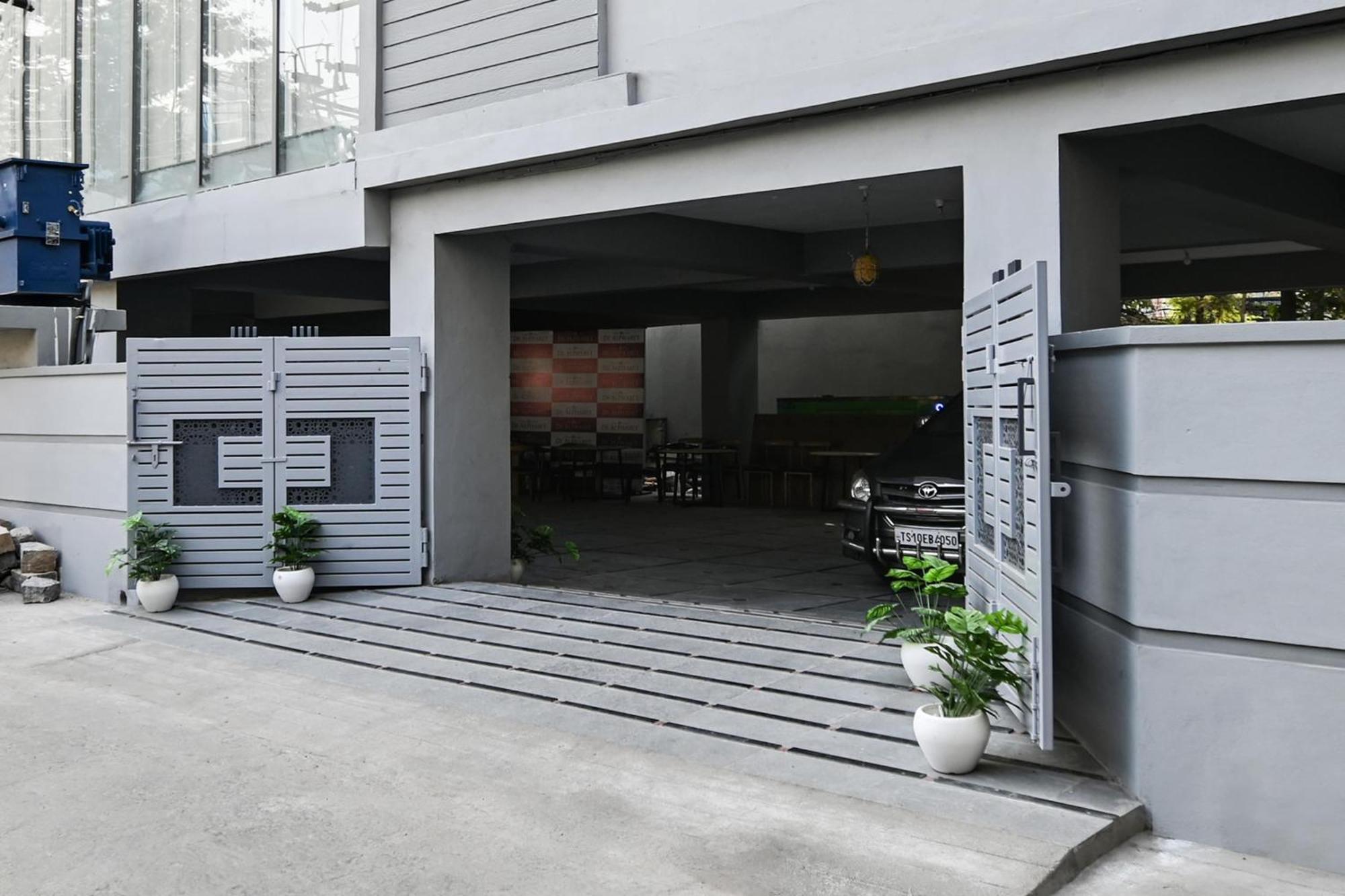 Super Townhouse De Alphabet Karmanghat ハイデラバード エクステリア 写真